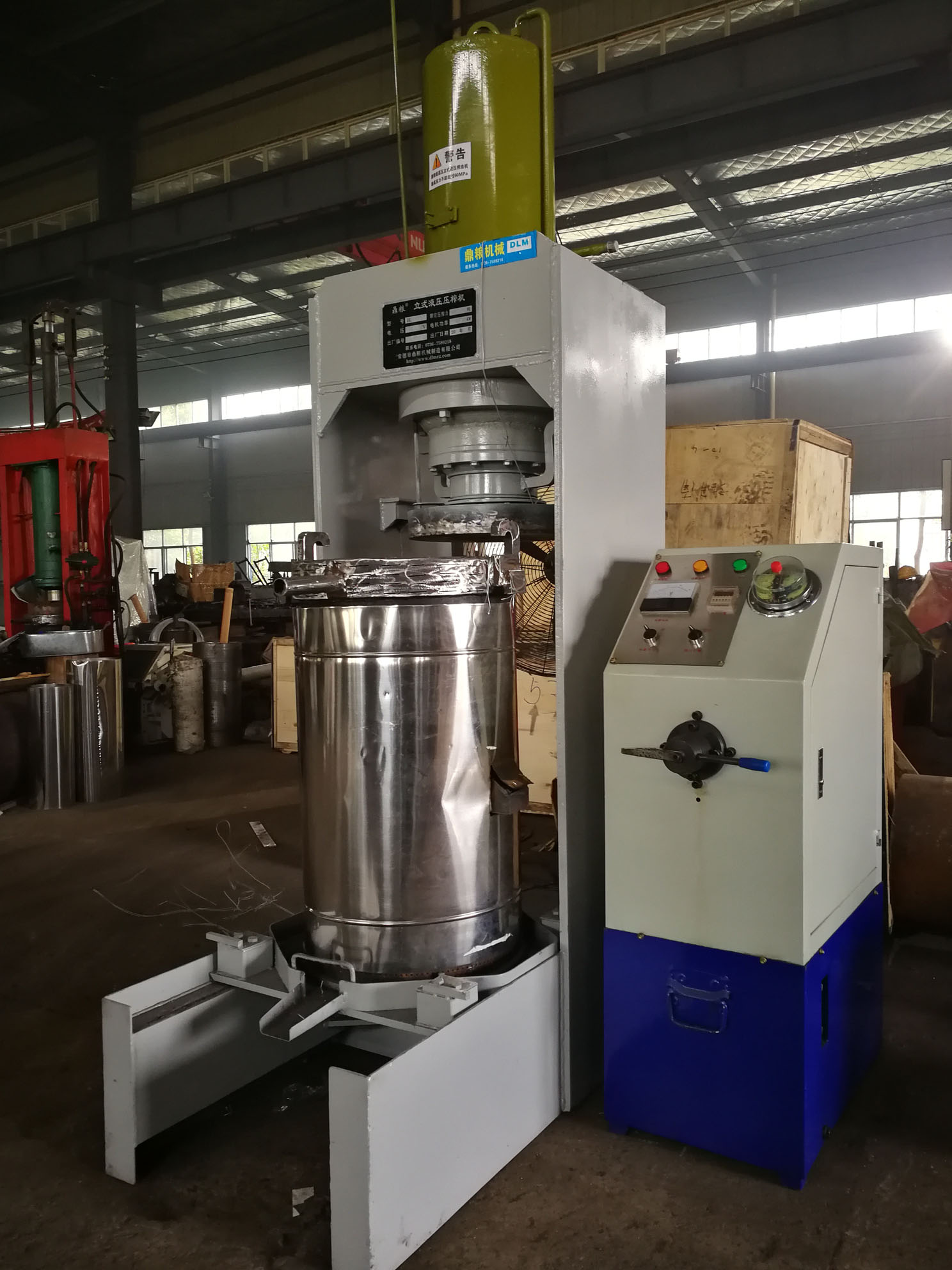 不銹鋼超高壓立式液壓壓榨機，果汁壓榨機，果渣壓榨機，藥材壓榨，油渣處理，白土壓榨